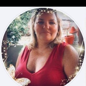 Meet your Posher, Nivia